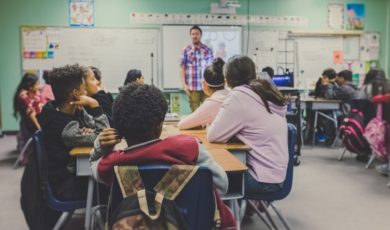 Imagen de una clase con niños